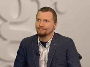 Tomasz Przybyszewski, sekretarz redakcji portalu podczas rozmowy w studio