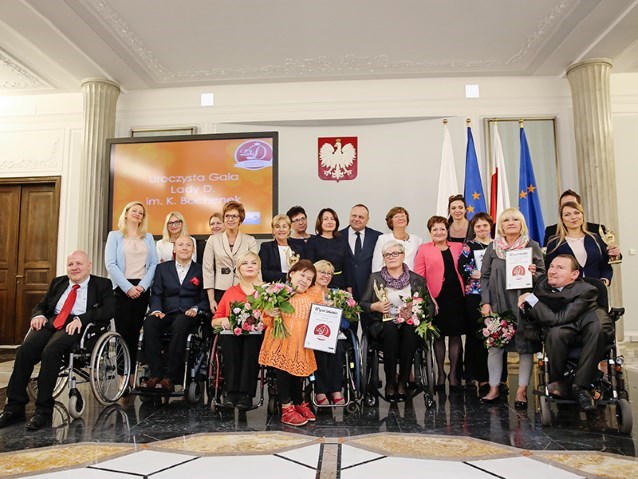 Laureatki konkursu Lady D. i przedstawiciele konkursowej kapituły