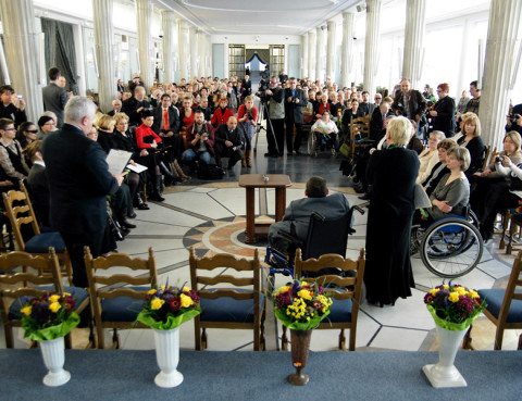 Uczestniczki jednej z poprzednich edycji konkursu Lady D. w Sali Kolumnowej