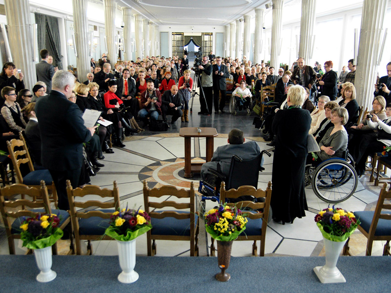 Uczestniczki jednej z poprzednich edycji konkursu Lady D. w Sali Kolumnowej