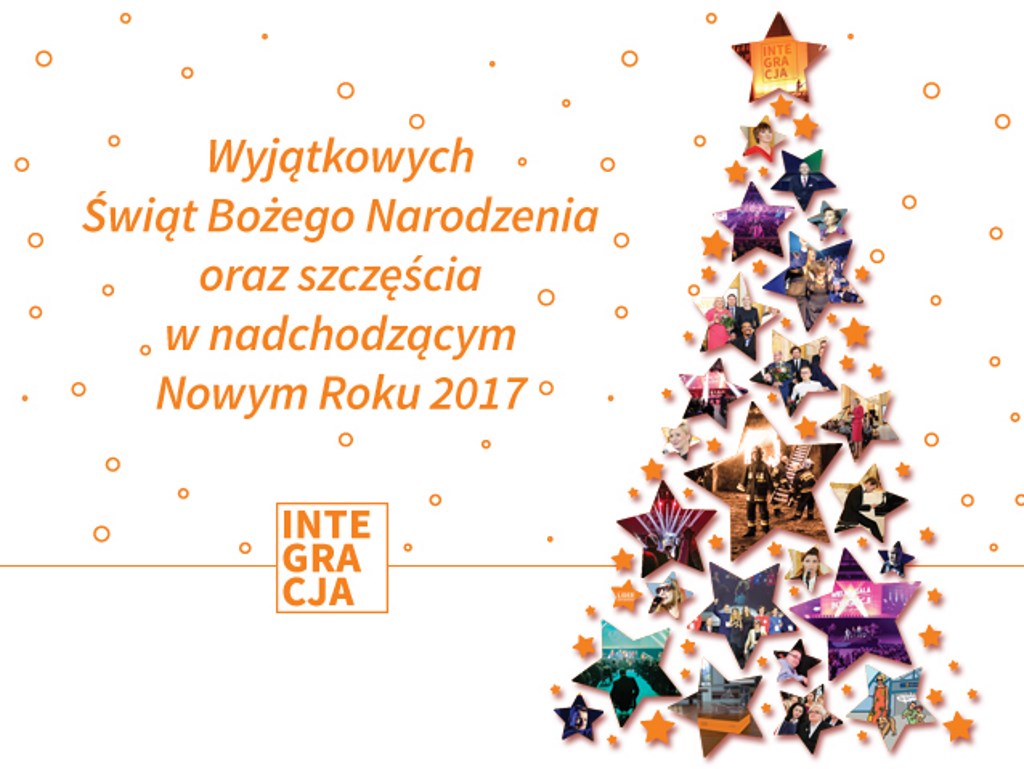 Choinka z wiszącymi na niej zdjęciami z wydarzeń Integracji oraz życzenia, które przeczytać można w treści artykułu