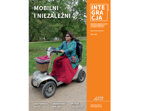 Okładka 4 numeru magazynu Integracja. Na okładce Jola Wiszowata jedzie na skuterze dla osób z niepełnosprawnością