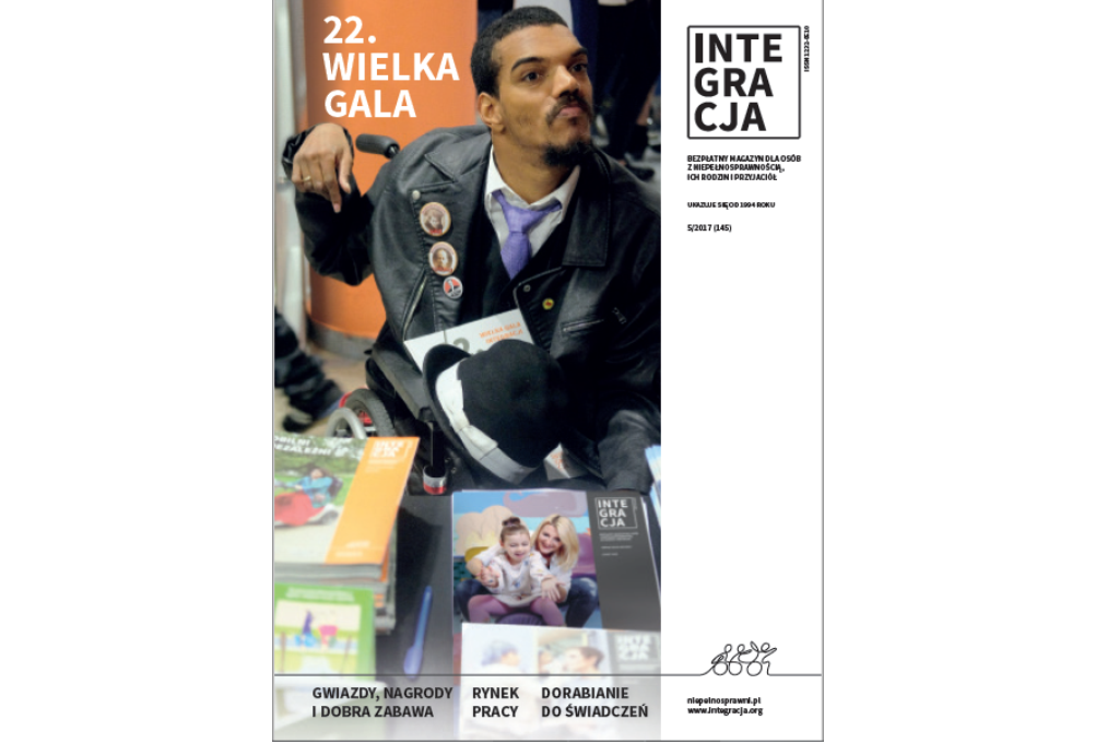 Okładka magazynu Integracja. Na okładce mężczyzna na wózku, przed nim leżą magazynu Integracja